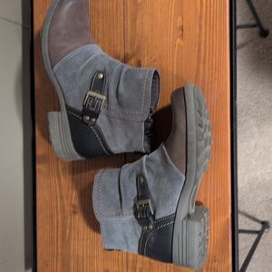 Earth Origins Textured Sole Footwear